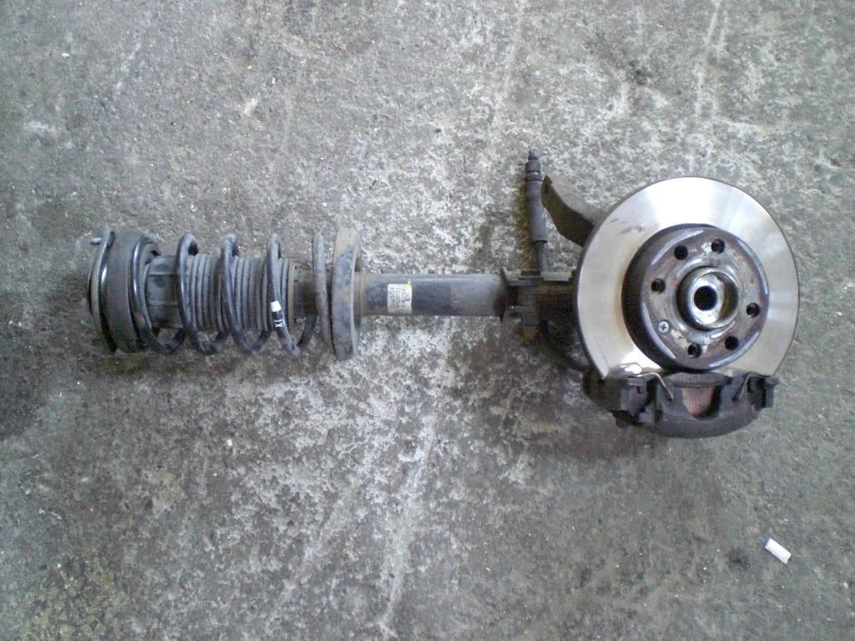 Amortiguador con espiral y maza de rueda desmontados