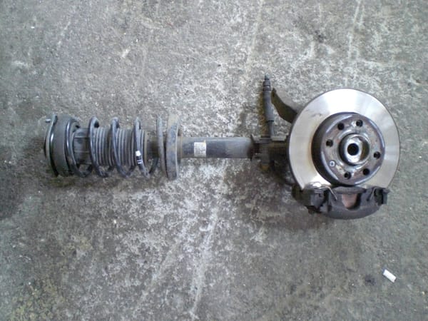 Amortiguador con espiral y maza de rueda desmontados