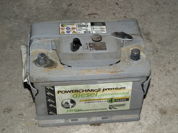 Batería de auto deteriorada