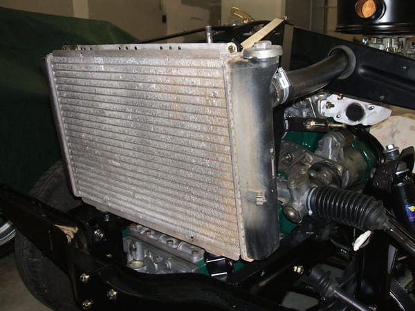 Radiador de un motor de auto
